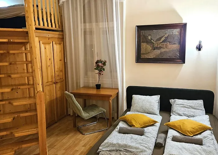 Апартаменты Cozy And Near Kalvin Square
