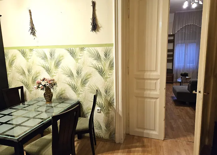 Апартаменты Cozy And Near Kalvin Square Будапешт