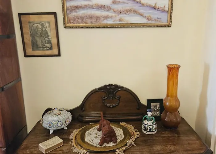 Cozy And Near Kalvin Square Апартаменты
