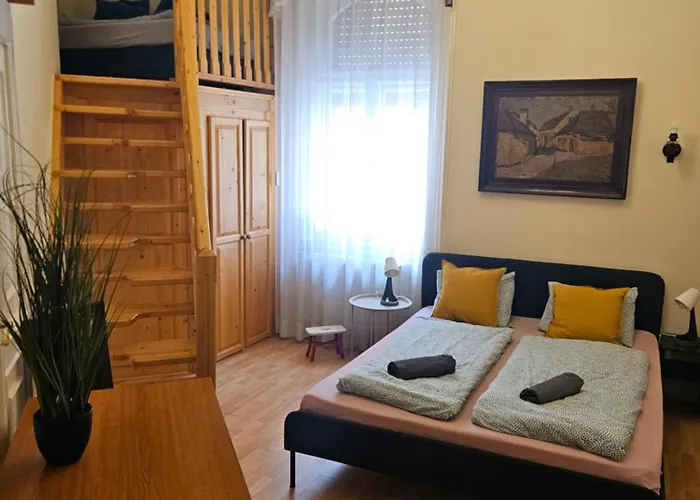 Cozy And Near Kalvin Square