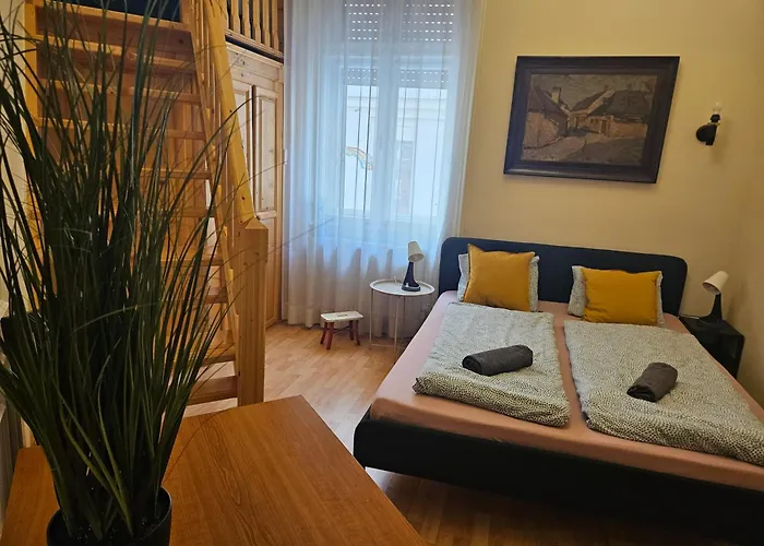 Апартаменты Cozy And Near Kalvin Square Будапешт
