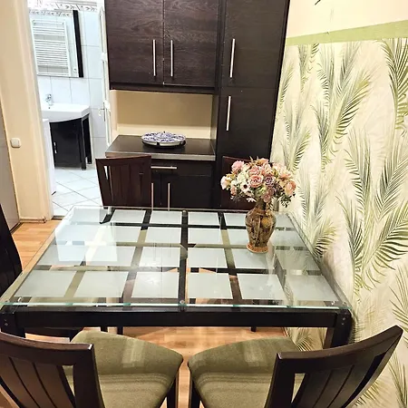 Cozy And Near Kalvin Square 아파트 부다페스트