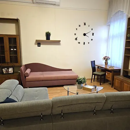 Cozy And Near Kalvin Square * Budapest