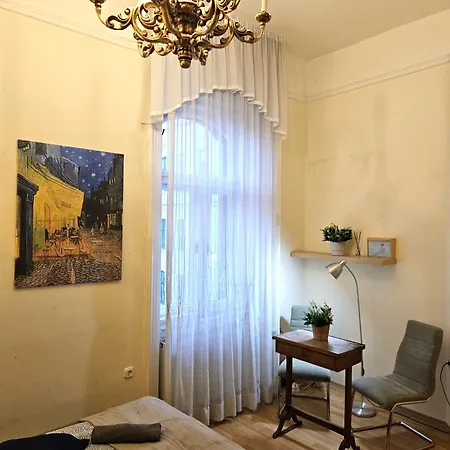 Cozy And Near Kalvin Square Budapest