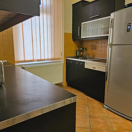 Cozy And Near Kalvin Square Apartment