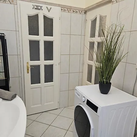 Cozy And Near Kalvin Square * Budapest