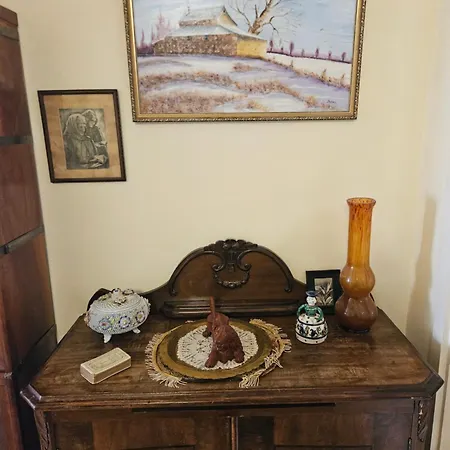 Cozy And Near Kalvin Square Apartment