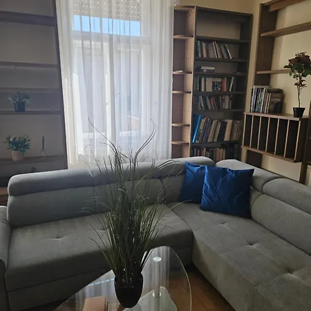 Apartment Cozy And Near Kalvin Square Budapest