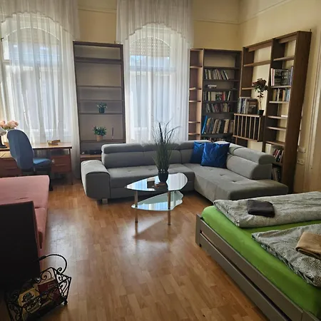 Cozy And Near Kalvin Square Appartement *