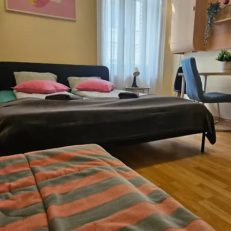 Cozy And Near Kalvin Square