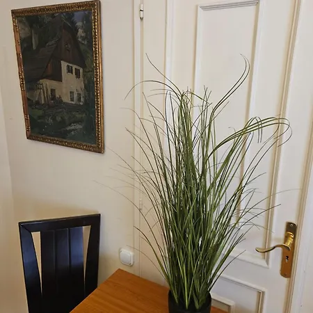 Cozy And Near Kalvin Square Apartment Budapest