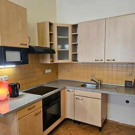 Appartement Cozy And Near Kalvin Square Budapest