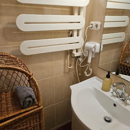 Cozy And Near Kalvin Square Budapest