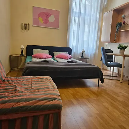 Cozy And Near Kalvin Square