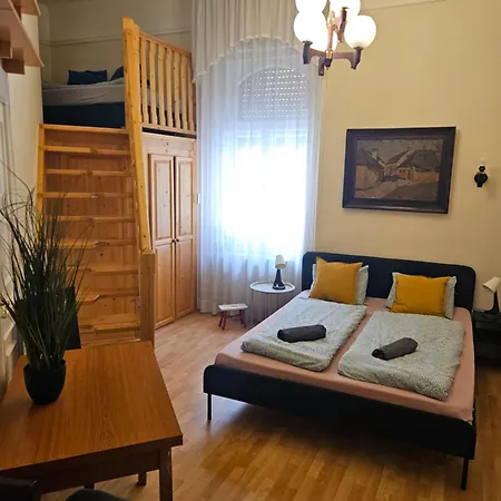 Cozy And Near Kalvin Square