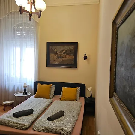 Cozy And Near Kalvin Square