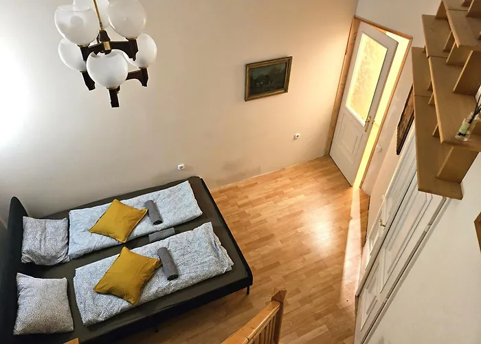 Apartamento Cozy And Near Kalvin Square Budapeste
