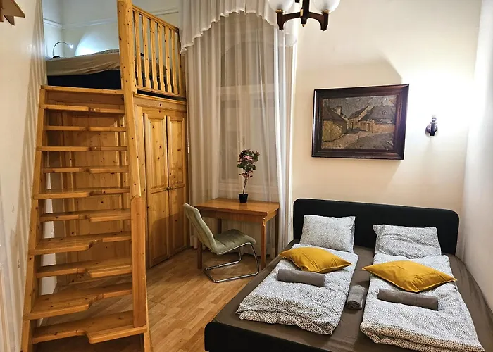 Cozy And Near Kalvin Square *