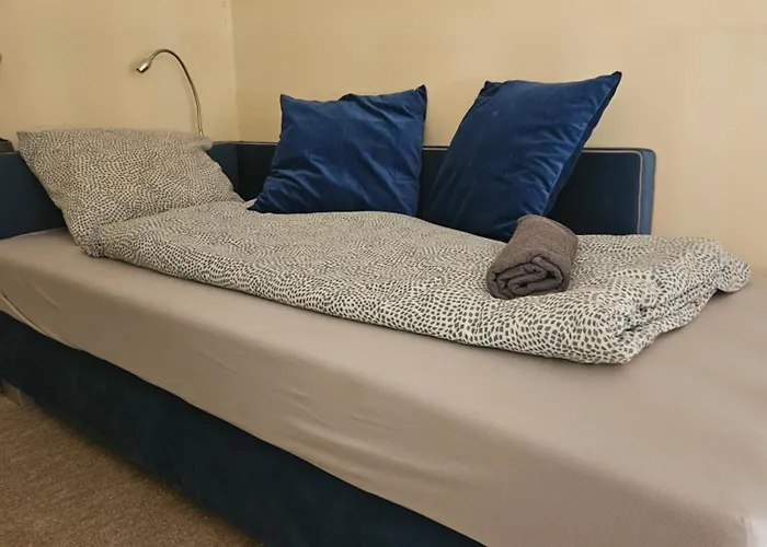 Cozy And Near Kalvin Square Apartamento