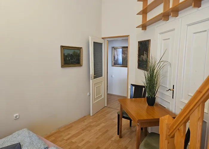 Apartamento Cozy And Near Kalvin Square Budapeste