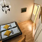Appartement Cozy And Near Kalvin Square Budapest