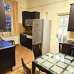 Cozy And Near Kalvin Square Appartement *