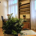 Cozy And Near Kalvin Square
