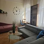 Cozy And Near Kalvin Square *