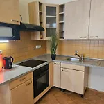 Cozy And Near Kalvin Square Appartement