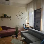 Cozy And Near Kalvin Square Appartement