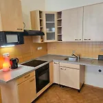 Appartement Cozy And Near Kalvin Square Budapest