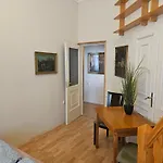 Appartement Cozy And Near Kalvin Square Budapest