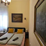 Cozy And Near Kalvin Square Appartement Budapest