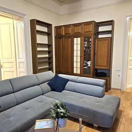 Cozy Apartment&rooms Near Kalvin Square Apartament