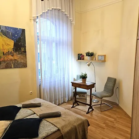 Cozy Apartment&rooms Near Kalvin Square Apartament *