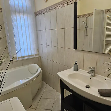 Appartement Cozy And Near Kalvin Square Boedapest