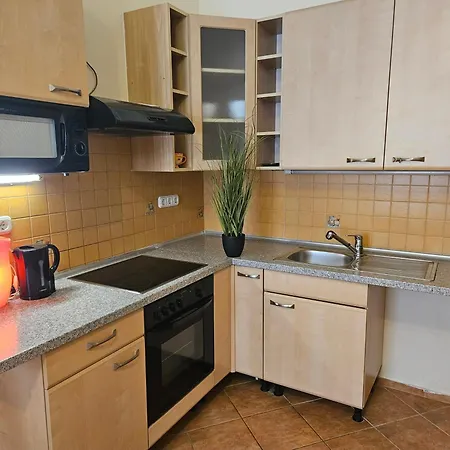 Cozy And Near Kalvin Square Appartement