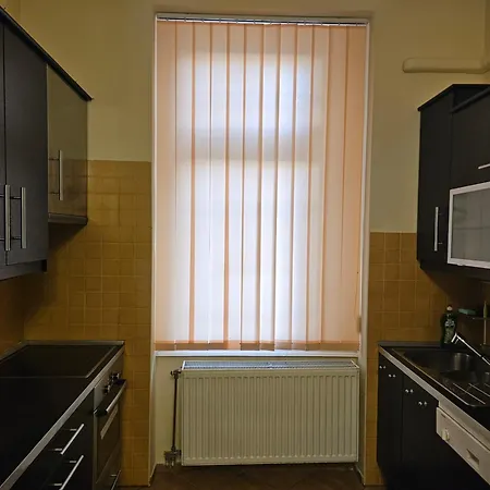 Appartement Cozy And Near Kalvin Square Boedapest