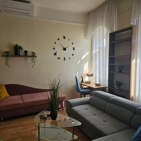 Cozy And Near Kalvin Square Appartement