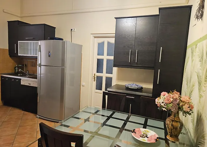 Cozy Apartment&rooms Near Kalvin Square