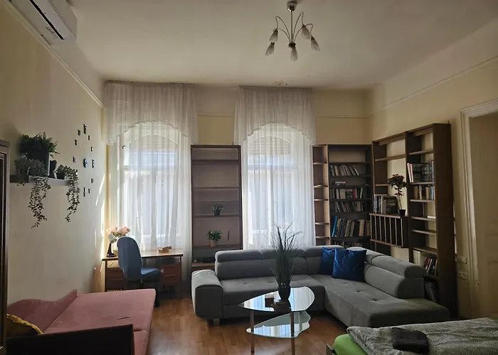 Cozy Apartment&rooms Near Kalvin Square Budapeszt