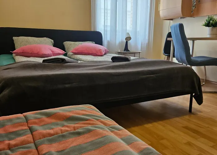 Cozy Apartment&rooms Near Kalvin Square