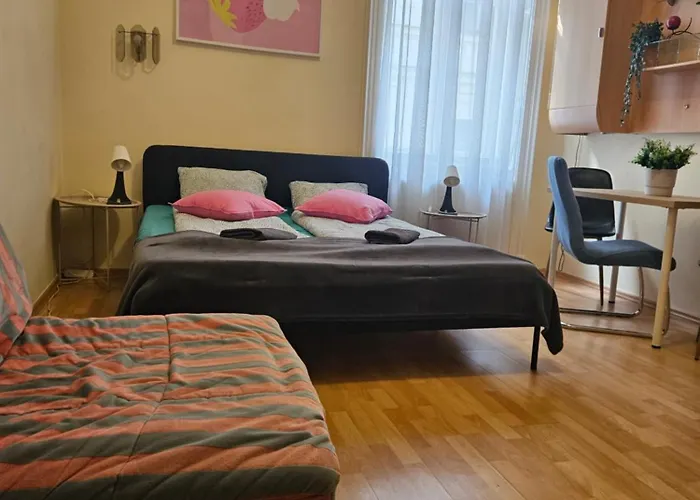 Cozy Apartment&rooms Near Kalvin Square